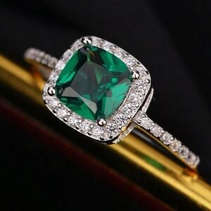 Elegant 925 Sterling Silver Cubic Zirconia Emerald Stone Ring